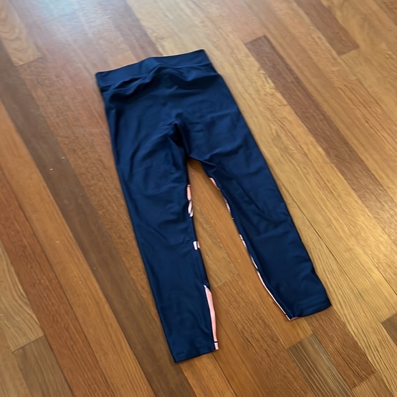 Under Armour Navy and Pink / Peach Capri Tights - NWOT - Picture 4 of 4